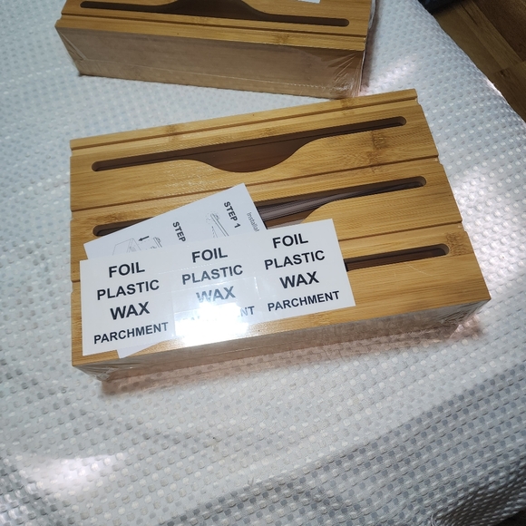 (B)    MANTIS HUT NWOT 3 IN ONE WRAP NEAT PAPER KITCHEN DISPENSER FOR 1 DISPENS… - Picture 1 of 5